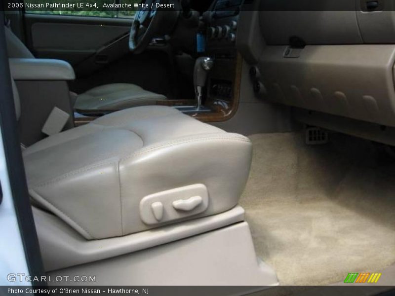 Avalanche White / Desert 2006 Nissan Pathfinder LE 4x4