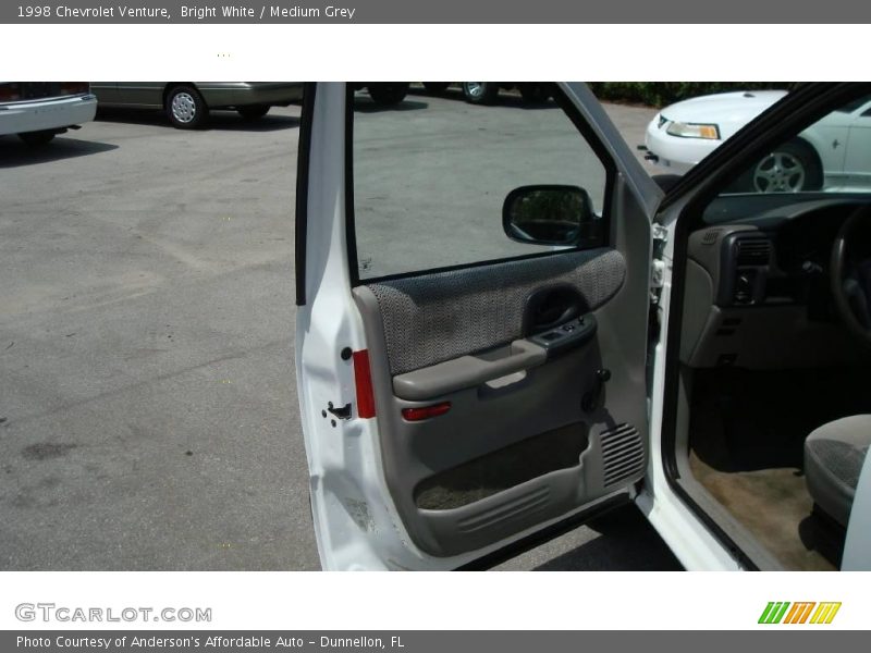 Bright White / Medium Grey 1998 Chevrolet Venture