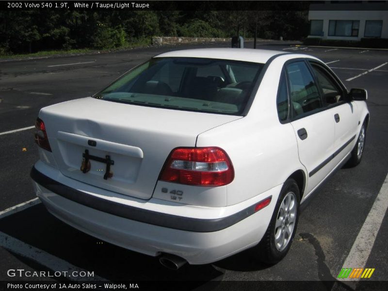 White / Taupe/Light Taupe 2002 Volvo S40 1.9T