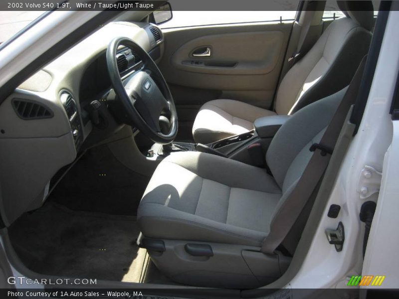 White / Taupe/Light Taupe 2002 Volvo S40 1.9T