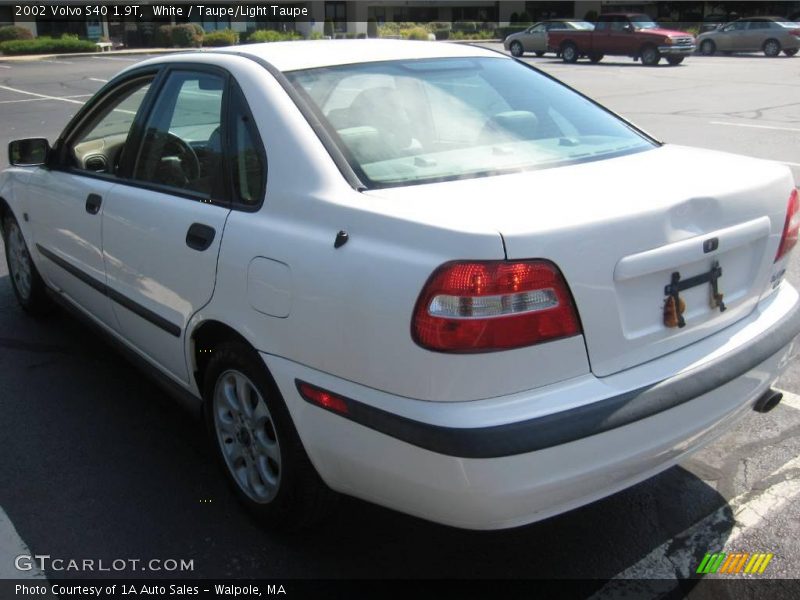 White / Taupe/Light Taupe 2002 Volvo S40 1.9T