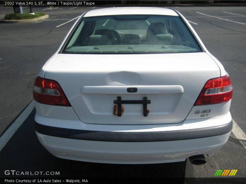 White / Taupe/Light Taupe 2002 Volvo S40 1.9T