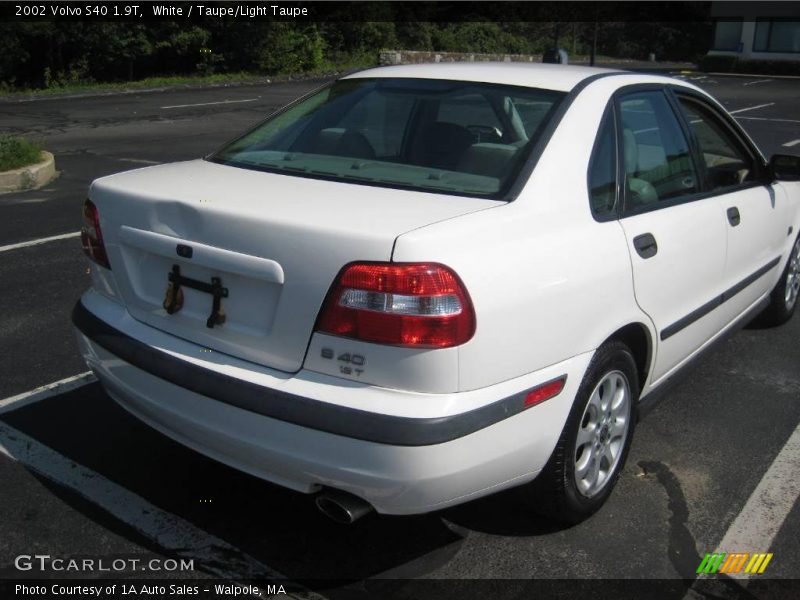 White / Taupe/Light Taupe 2002 Volvo S40 1.9T