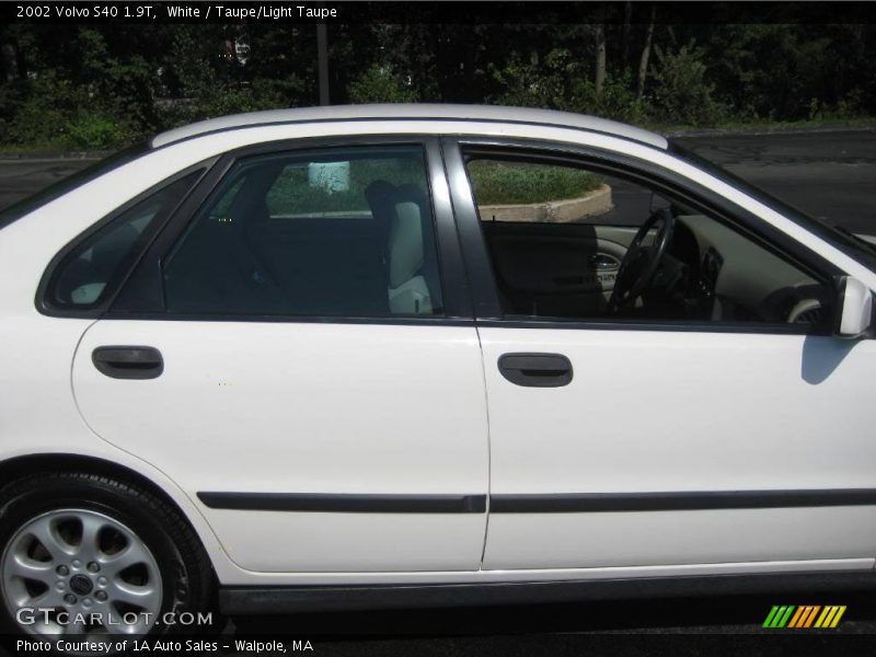 White / Taupe/Light Taupe 2002 Volvo S40 1.9T