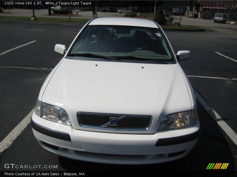 White / Taupe/Light Taupe 2002 Volvo S40 1.9T