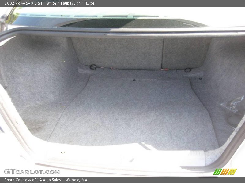 White / Taupe/Light Taupe 2002 Volvo S40 1.9T