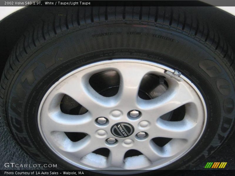 White / Taupe/Light Taupe 2002 Volvo S40 1.9T