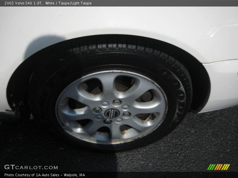 White / Taupe/Light Taupe 2002 Volvo S40 1.9T