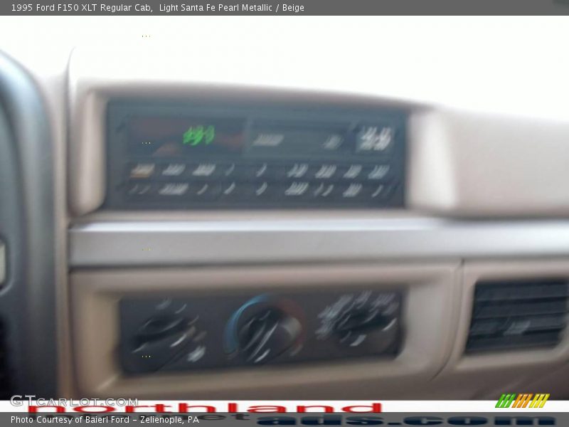 Light Santa Fe Pearl Metallic / Beige 1995 Ford F150 XLT Regular Cab