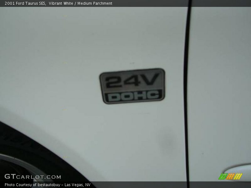 Vibrant White / Medium Parchment 2001 Ford Taurus SES