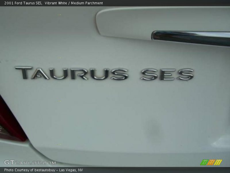 Vibrant White / Medium Parchment 2001 Ford Taurus SES