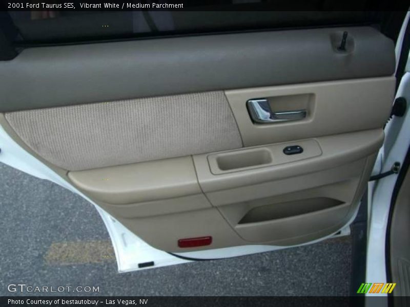 Vibrant White / Medium Parchment 2001 Ford Taurus SES