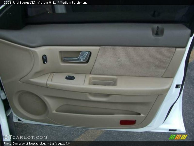 Vibrant White / Medium Parchment 2001 Ford Taurus SES