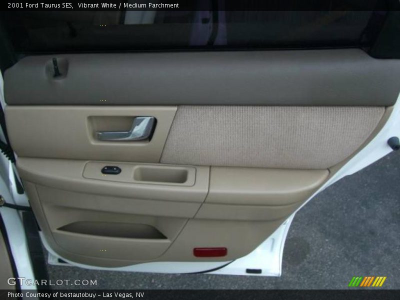Vibrant White / Medium Parchment 2001 Ford Taurus SES