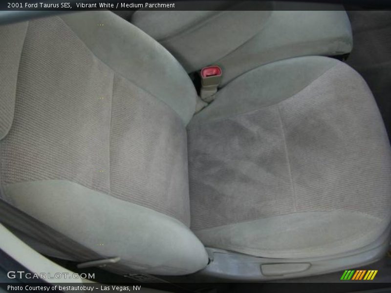 Vibrant White / Medium Parchment 2001 Ford Taurus SES