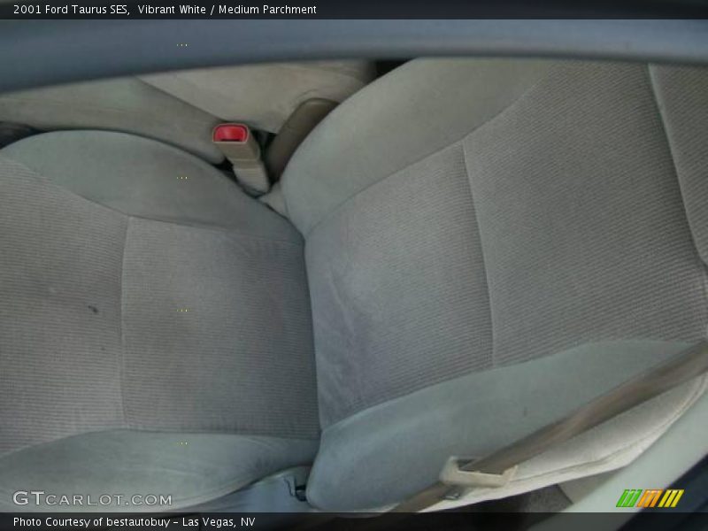 Vibrant White / Medium Parchment 2001 Ford Taurus SES