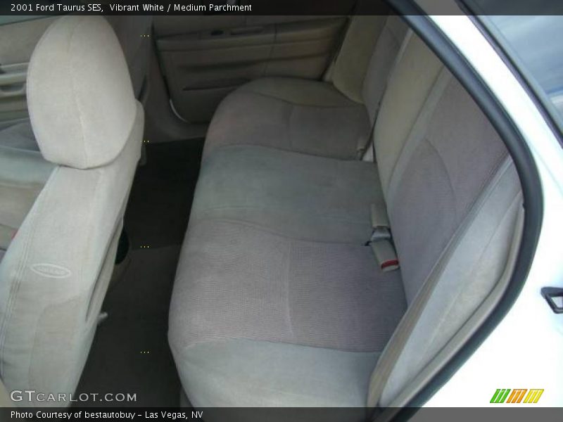 Vibrant White / Medium Parchment 2001 Ford Taurus SES