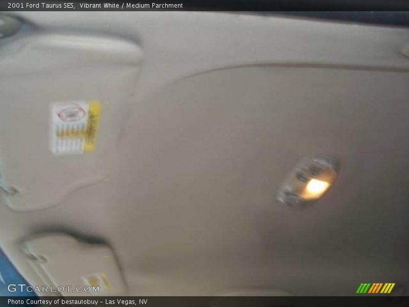 Vibrant White / Medium Parchment 2001 Ford Taurus SES
