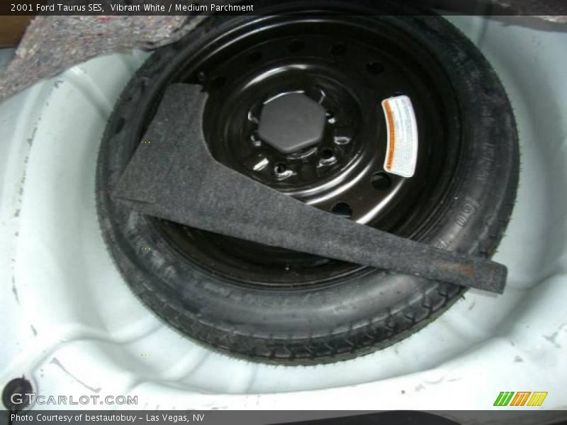 Vibrant White / Medium Parchment 2001 Ford Taurus SES