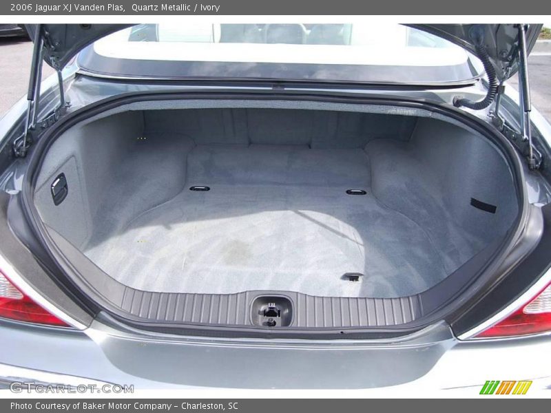 Quartz Metallic / Ivory 2006 Jaguar XJ Vanden Plas