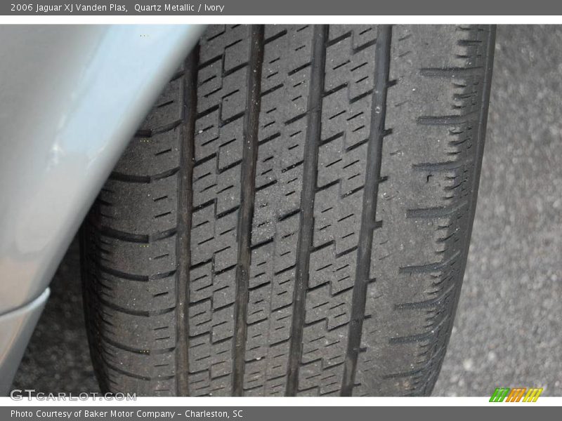 Quartz Metallic / Ivory 2006 Jaguar XJ Vanden Plas