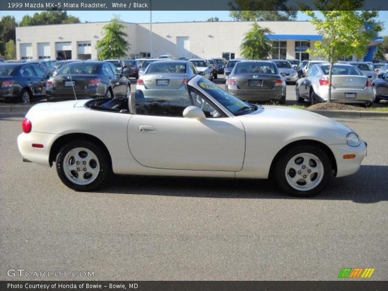 White / Black 1999 Mazda MX-5 Miata Roadster