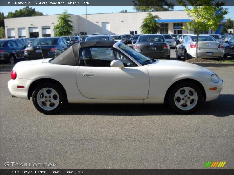 White / Black 1999 Mazda MX-5 Miata Roadster