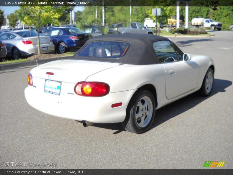 White / Black 1999 Mazda MX-5 Miata Roadster
