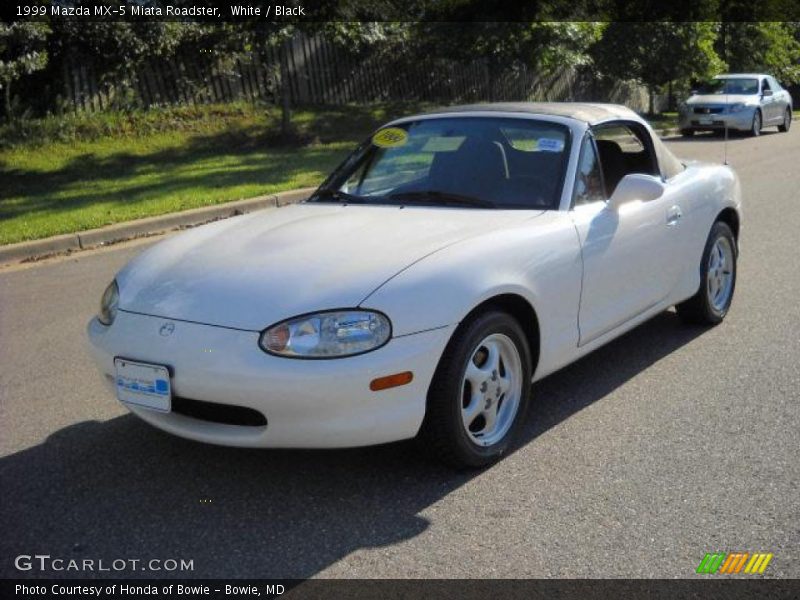 White / Black 1999 Mazda MX-5 Miata Roadster