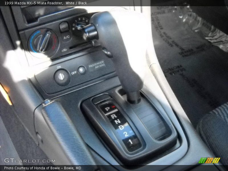 White / Black 1999 Mazda MX-5 Miata Roadster