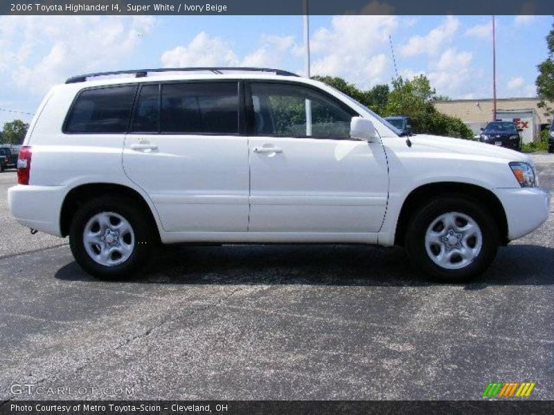 Super White / Ivory Beige 2006 Toyota Highlander I4