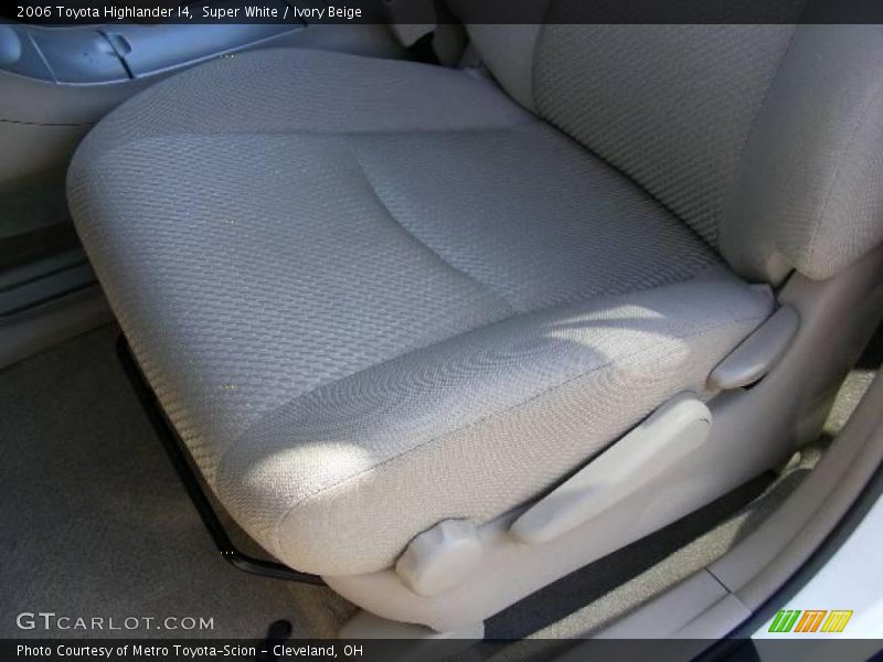 Super White / Ivory Beige 2006 Toyota Highlander I4