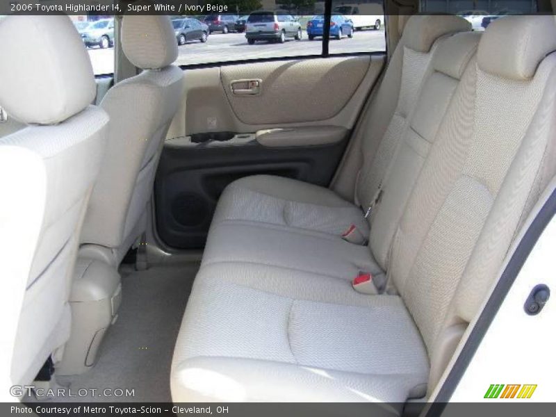 Super White / Ivory Beige 2006 Toyota Highlander I4