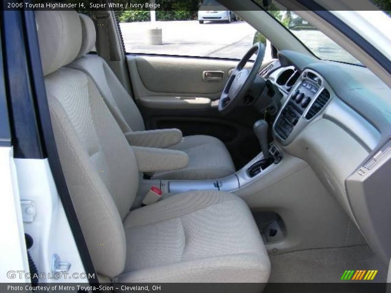 Super White / Ivory Beige 2006 Toyota Highlander I4