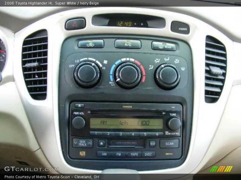 Super White / Ivory Beige 2006 Toyota Highlander I4