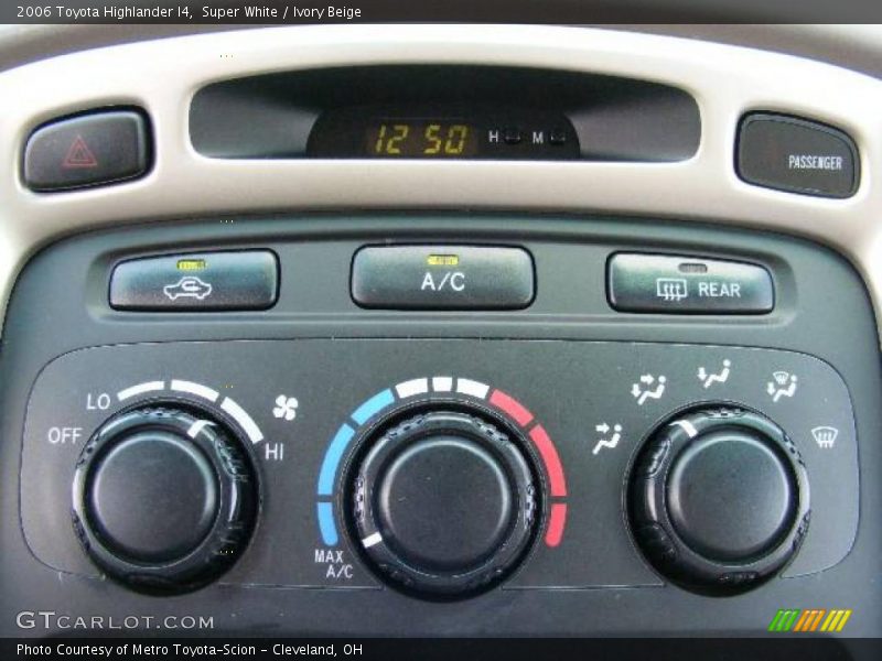Super White / Ivory Beige 2006 Toyota Highlander I4
