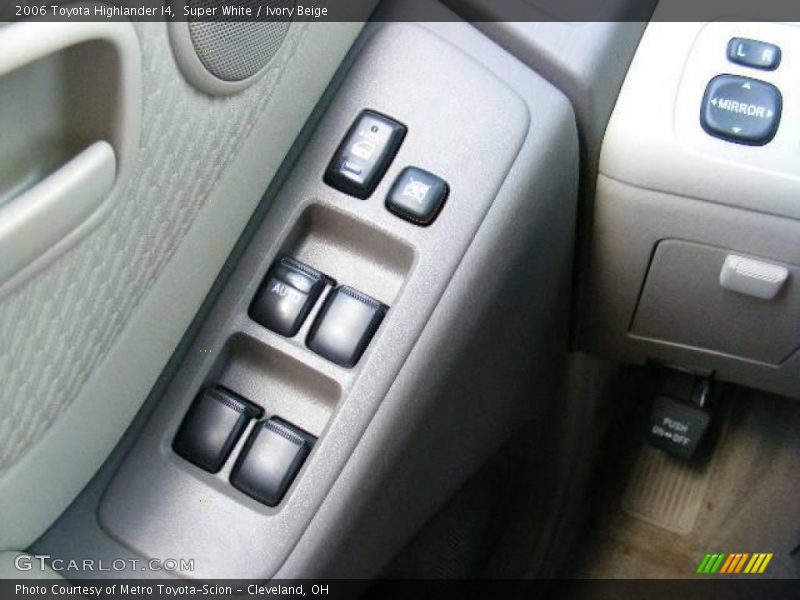 Super White / Ivory Beige 2006 Toyota Highlander I4