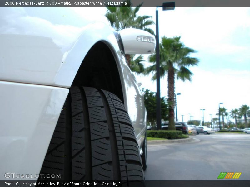 Alabaster White / Macadamia 2006 Mercedes-Benz R 500 4Matic