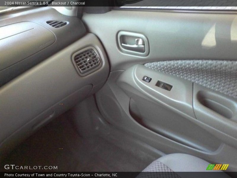 Blackout / Charcoal 2004 Nissan Sentra 1.8 S