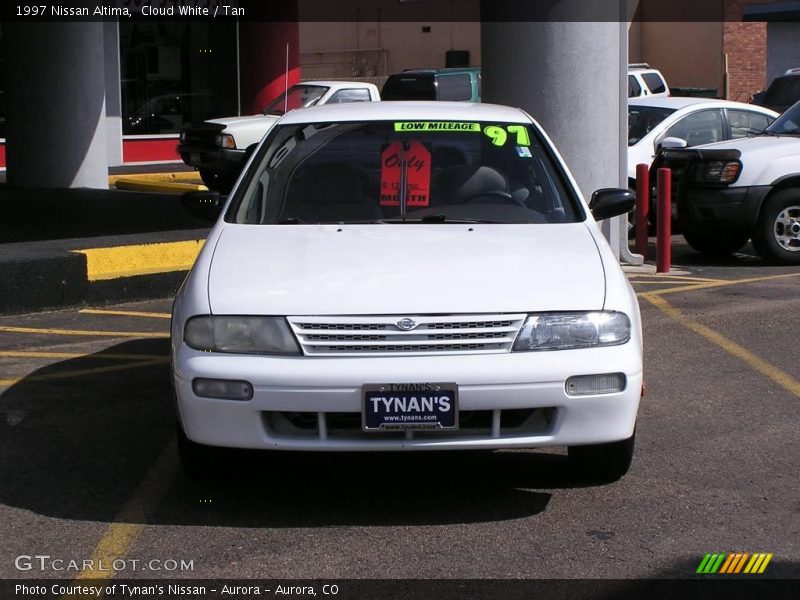 Cloud White / Tan 1997 Nissan Altima