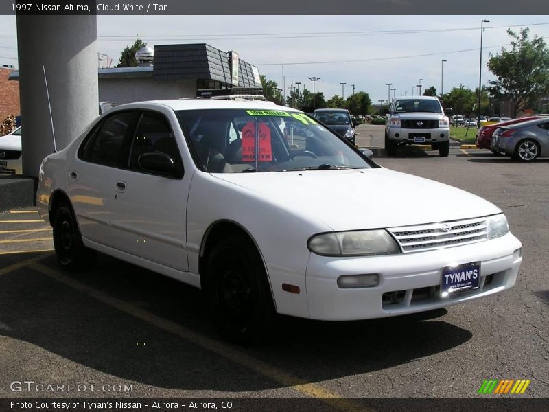 Cloud White / Tan 1997 Nissan Altima