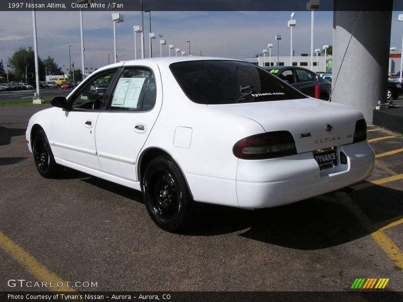 Cloud White / Tan 1997 Nissan Altima