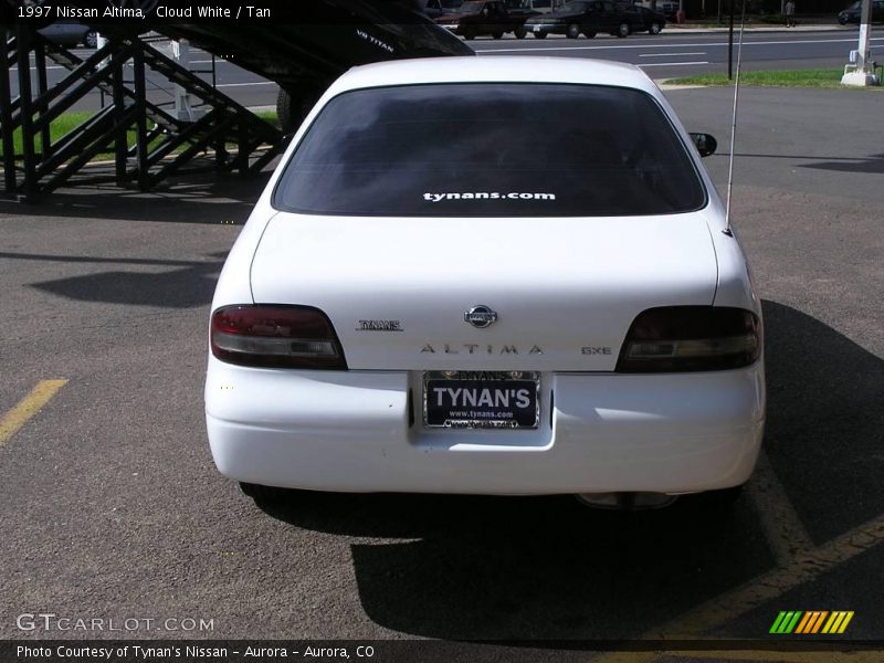 Cloud White / Tan 1997 Nissan Altima