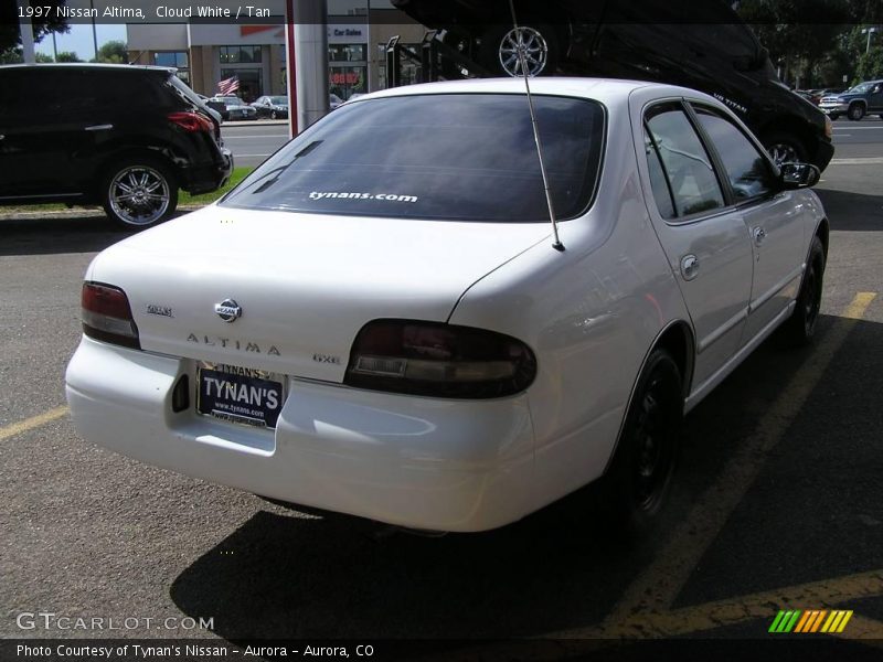 Cloud White / Tan 1997 Nissan Altima