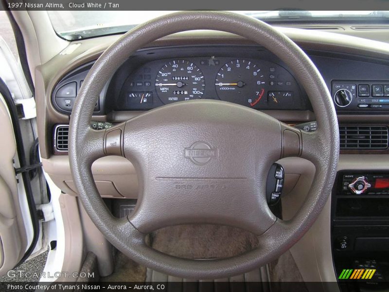 Cloud White / Tan 1997 Nissan Altima