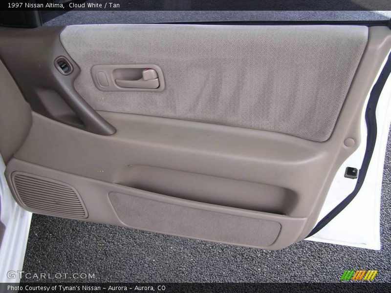 Cloud White / Tan 1997 Nissan Altima