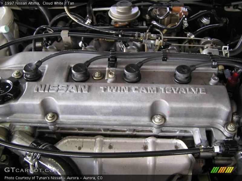 Cloud White / Tan 1997 Nissan Altima