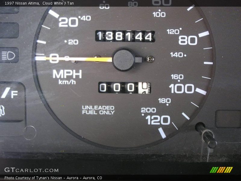 Cloud White / Tan 1997 Nissan Altima