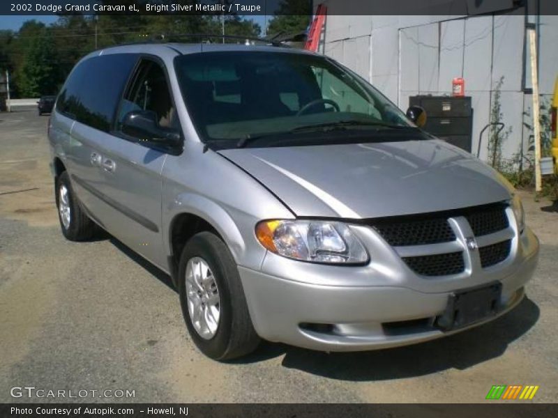 Bright Silver Metallic / Taupe 2002 Dodge Grand Caravan eL