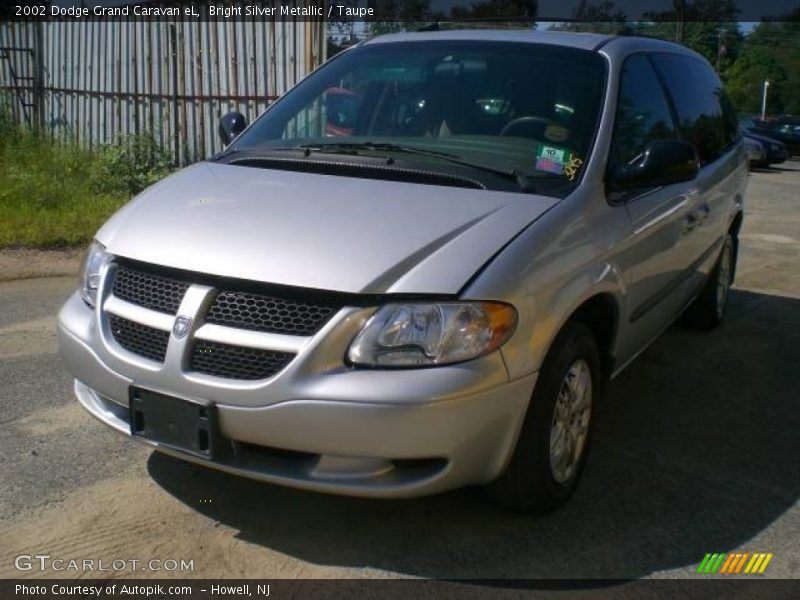 Bright Silver Metallic / Taupe 2002 Dodge Grand Caravan eL